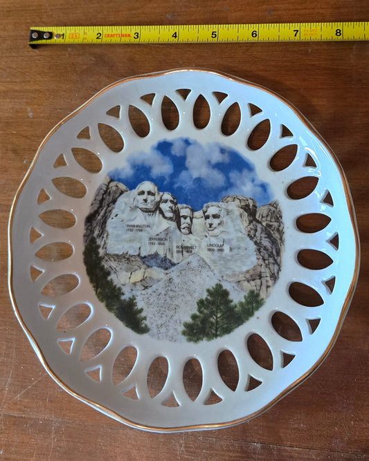 Mt. Rushmore collector wall plate