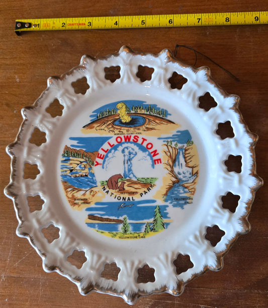 Vintage Yellowstone collector plate