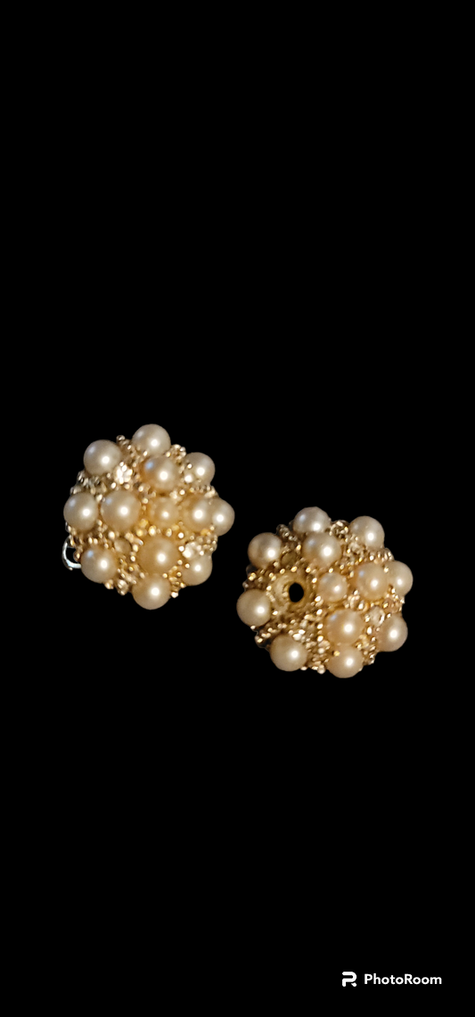 Beautiful vintage clip on pearl earrings
