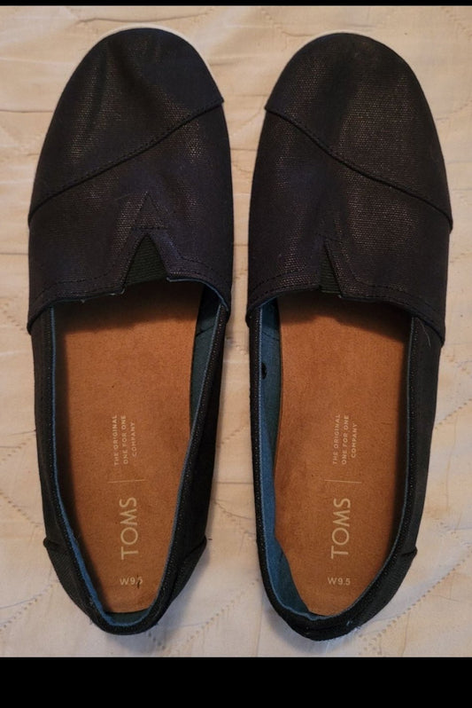 Ladies TOMS 9.5 black loafers